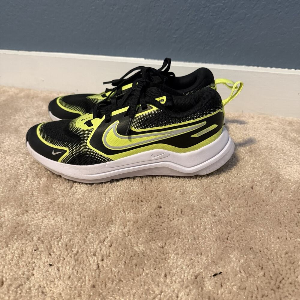 Nike Kids Cosmic Runner, Black/Volt/Wolf Grey, Size 4Y